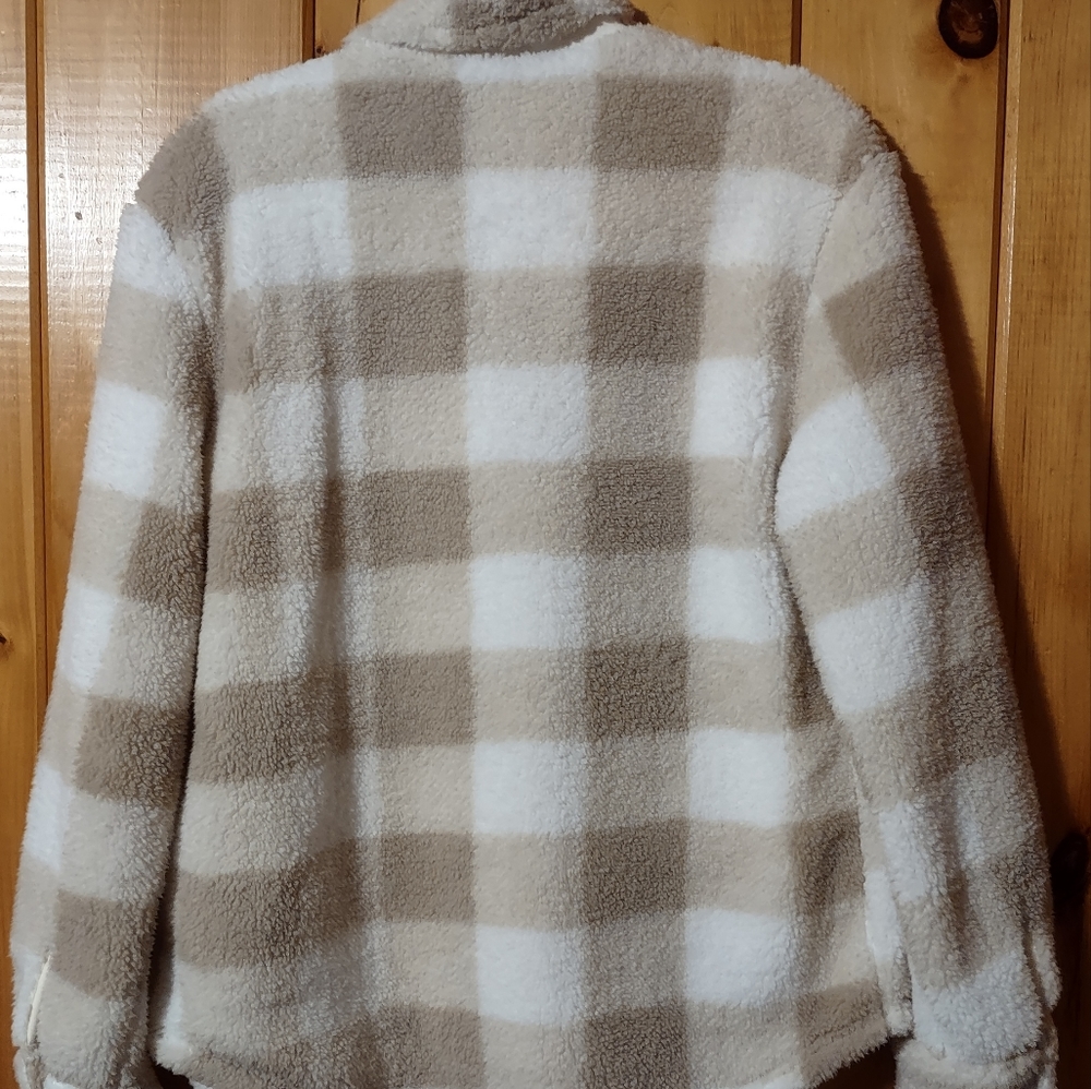 Shacket - Picture 3 of 8